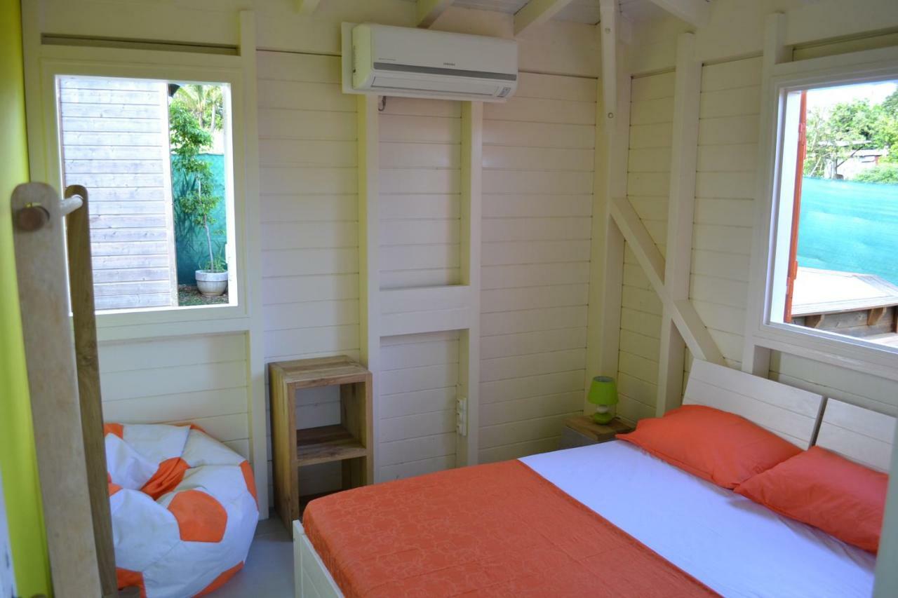 Mini-Villa Entre Montagne Et Mer Goyave Exteriör bild